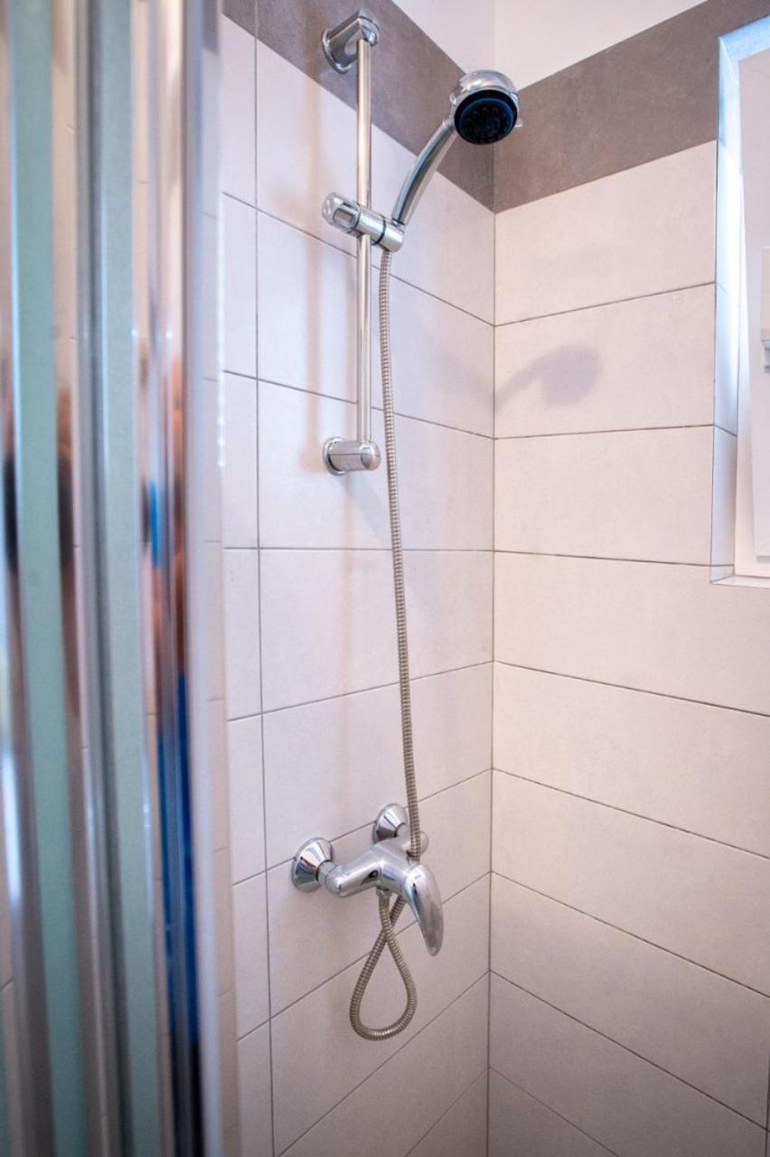 Apartments Marija Supetarska Draga Ngoại thất bức ảnh