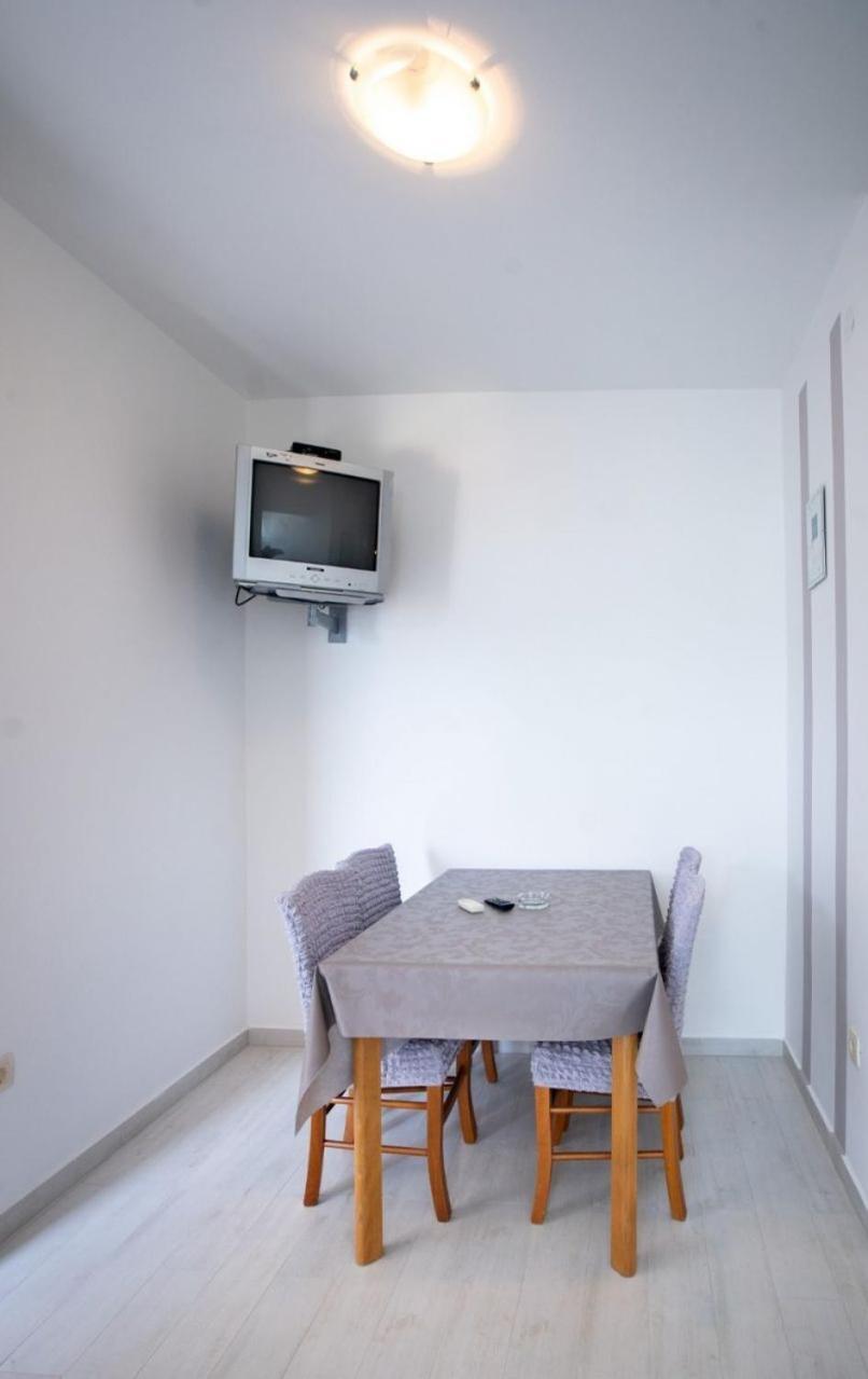 Apartments Marija Supetarska Draga Ngoại thất bức ảnh