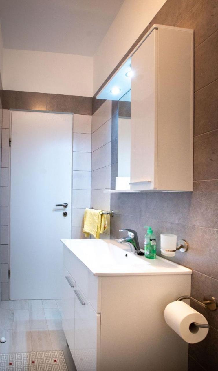 Apartments Marija Supetarska Draga Ngoại thất bức ảnh