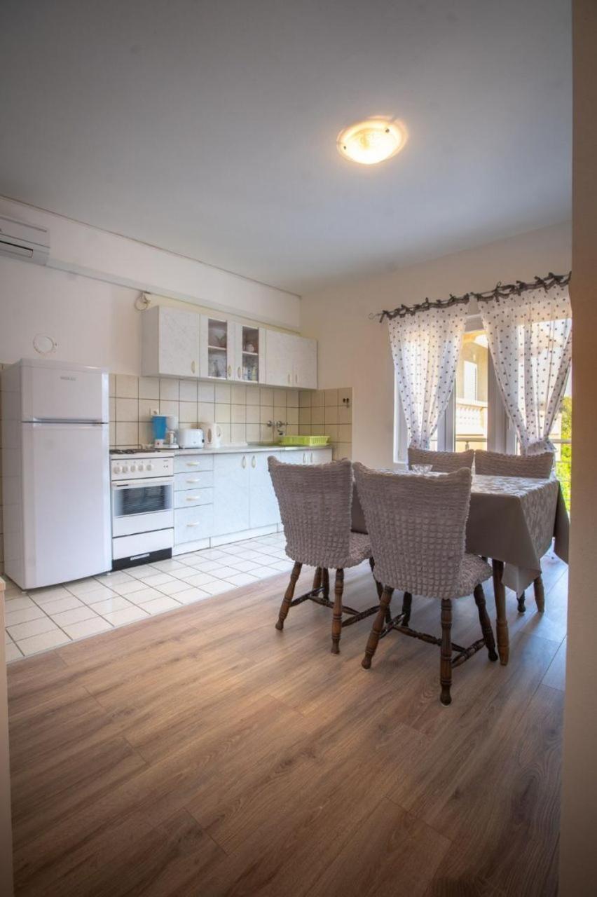 Apartments Marija Supetarska Draga Ngoại thất bức ảnh